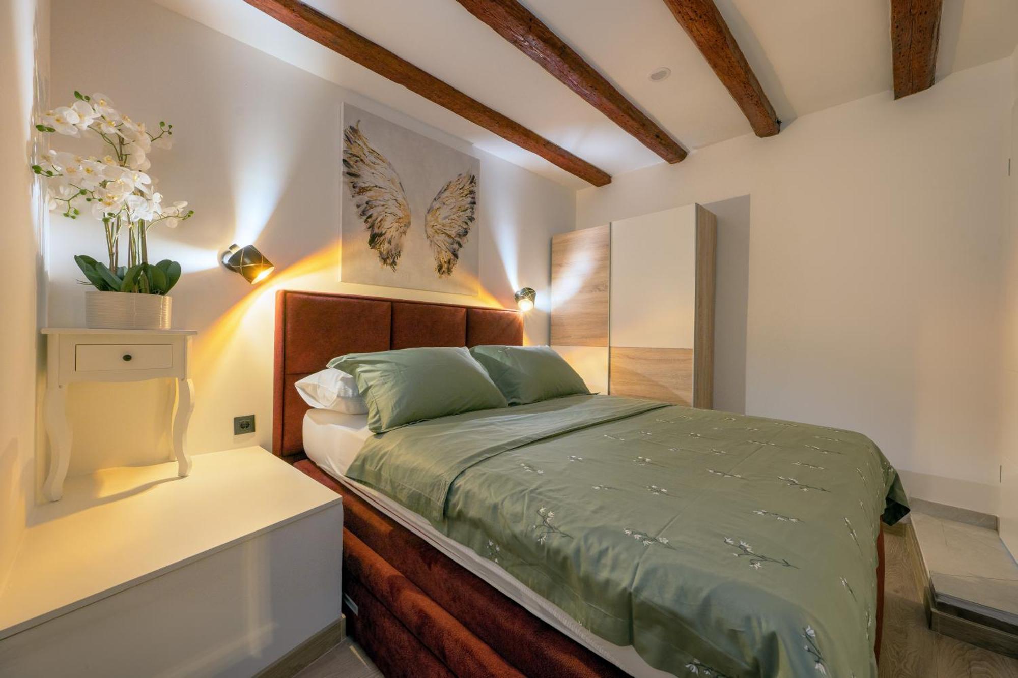 Bernard Deluxe Renovated Peaceful Old Town Gem Apartment Сплит Екстериор снимка