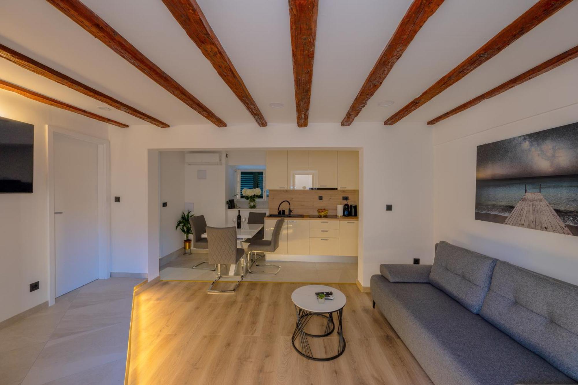 Bernard Deluxe Renovated Peaceful Old Town Gem Apartment Сплит Екстериор снимка