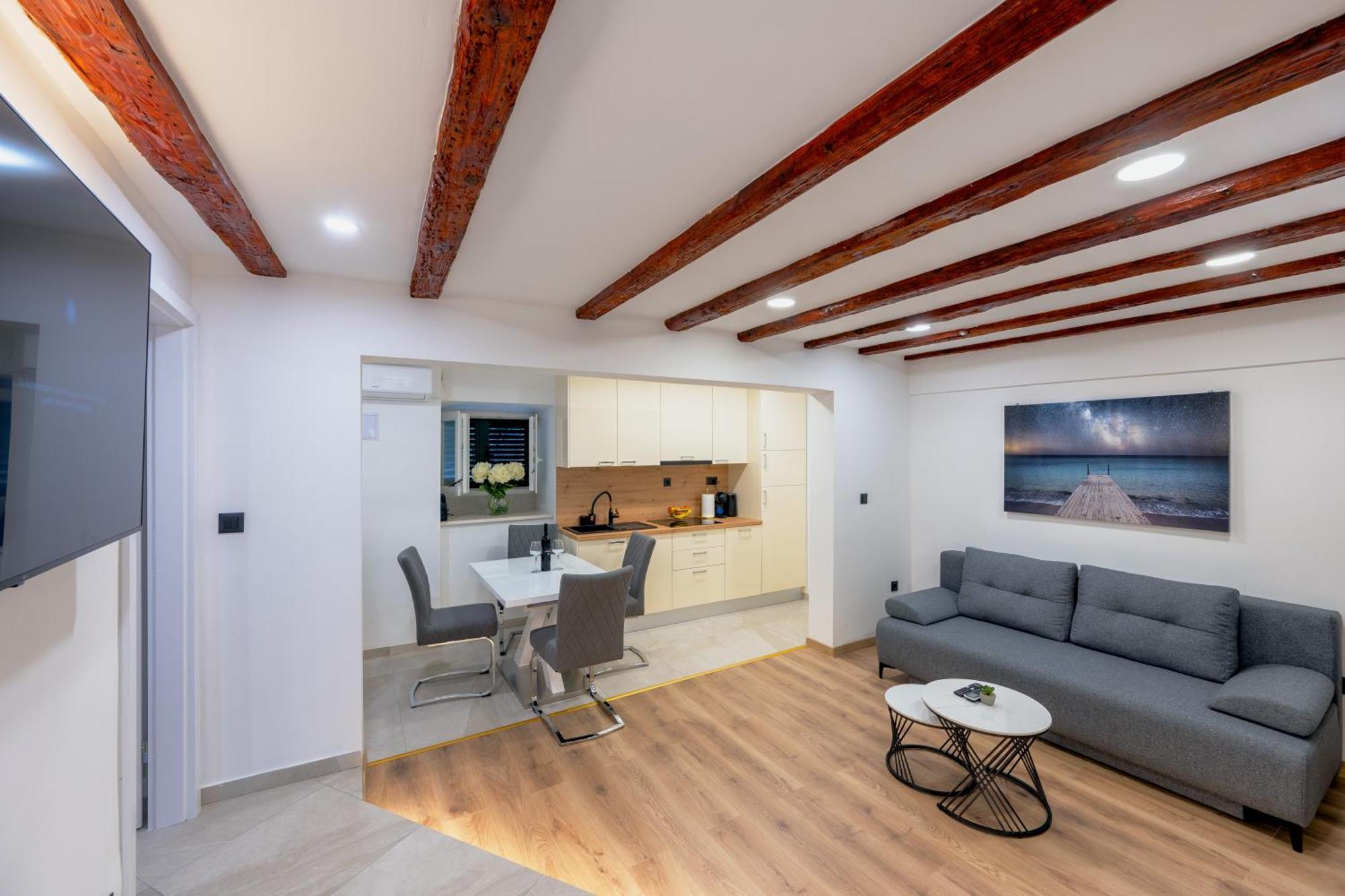 Bernard Deluxe Renovated Peaceful Old Town Gem Apartment Сплит Екстериор снимка