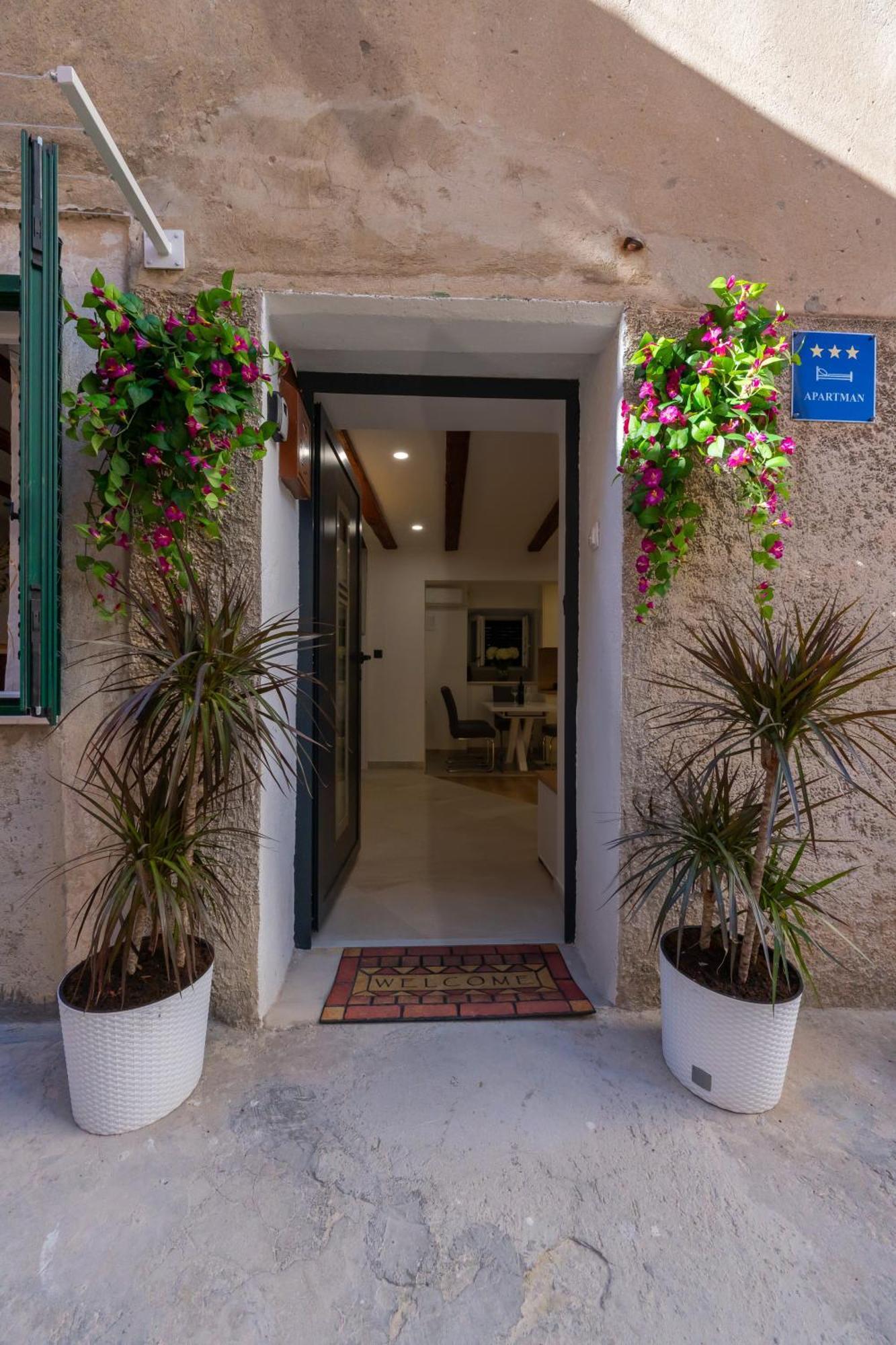 Bernard Deluxe Renovated Peaceful Old Town Gem Apartment Сплит Екстериор снимка