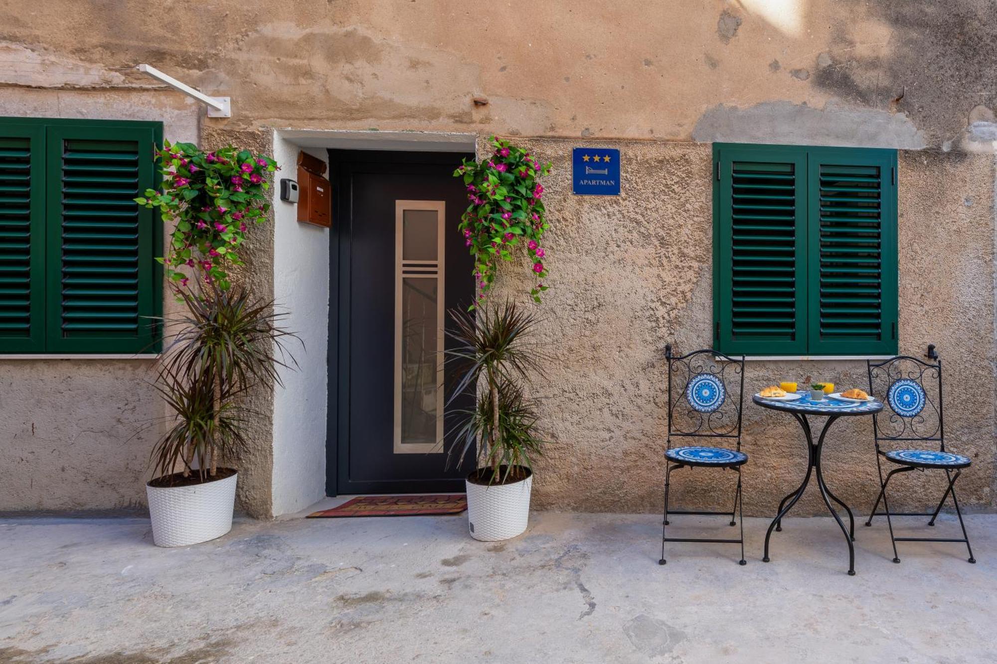 Bernard Deluxe Renovated Peaceful Old Town Gem Apartment Сплит Екстериор снимка