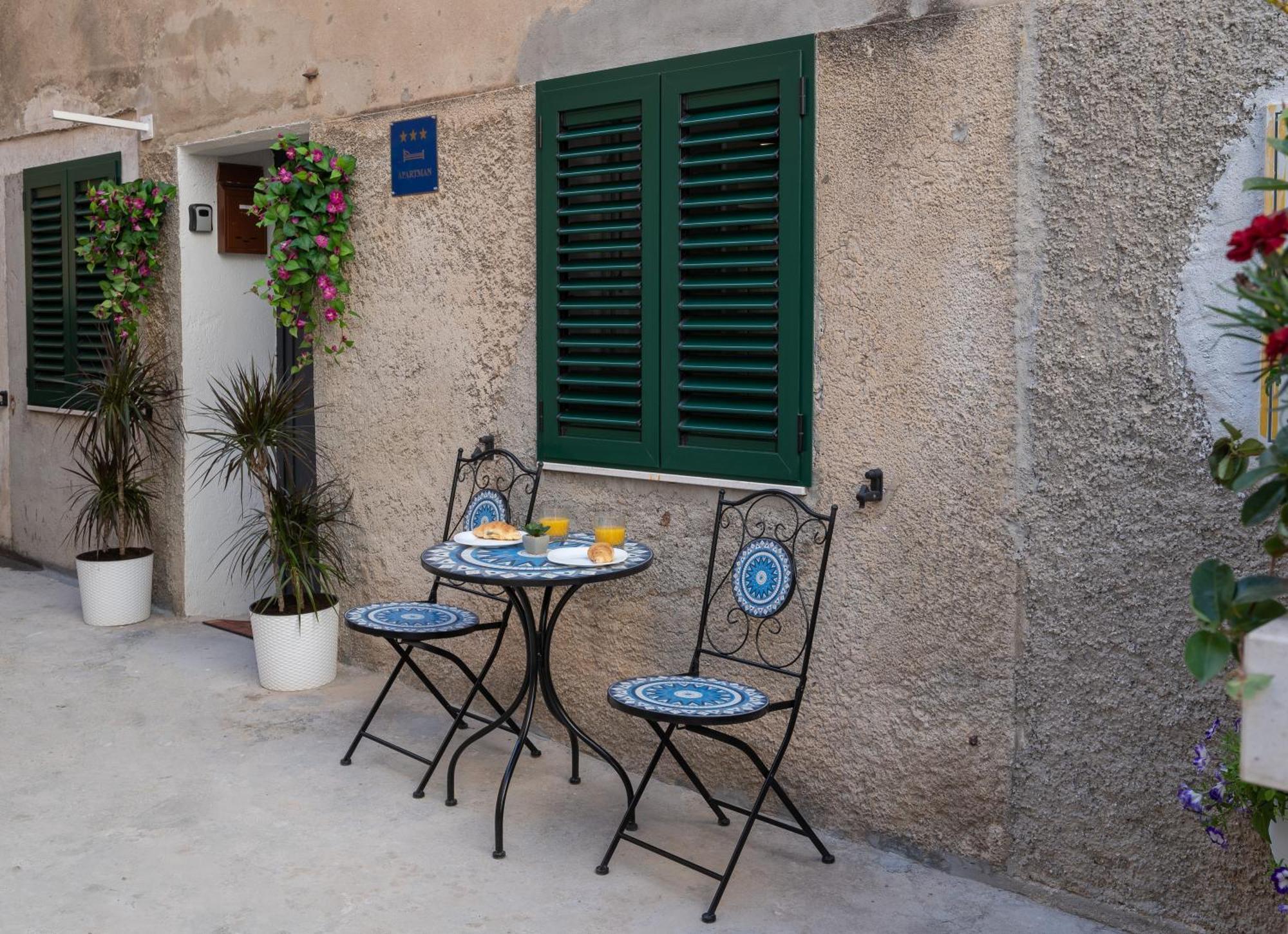 Bernard Deluxe Renovated Peaceful Old Town Gem Apartment Сплит Екстериор снимка