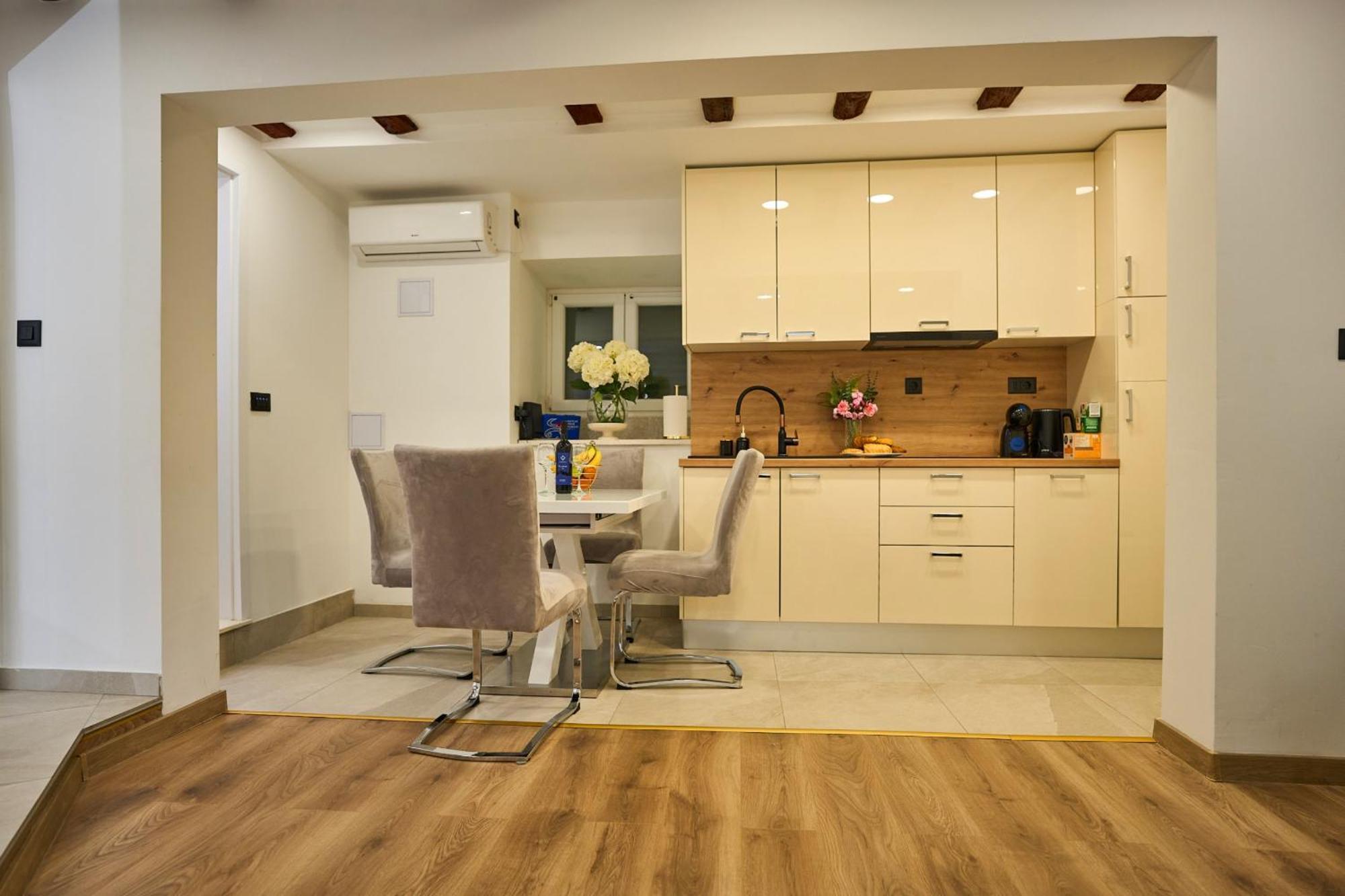 Bernard Deluxe Renovated Peaceful Old Town Gem Apartment Сплит Екстериор снимка