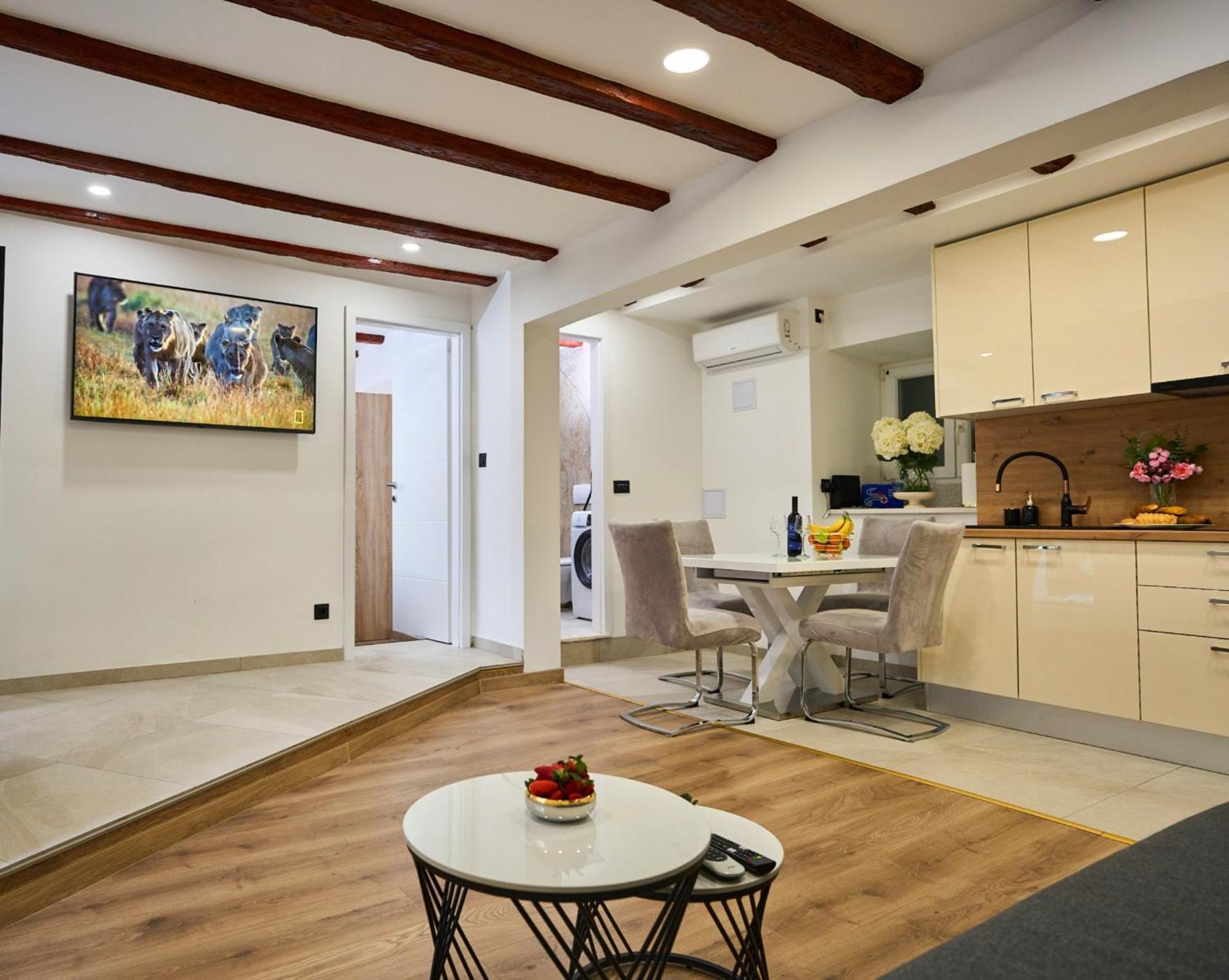 Bernard Deluxe Renovated Peaceful Old Town Gem Apartment Сплит Екстериор снимка